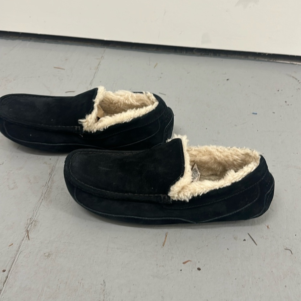 Ugg Suede slippers men’s size 12 black
